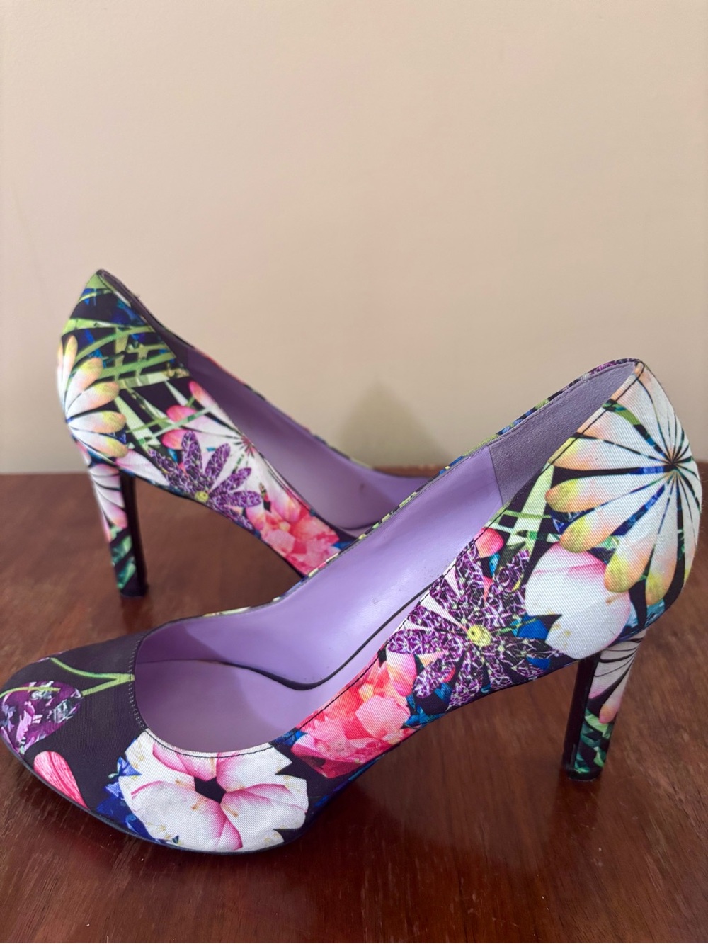 Nine West| Tatiana Black & Purple Floral Print High Heel Satin Pumps Sz 9.5 - Picture 5 of 9